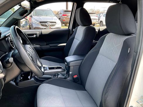 Used 2023 Toyota Tacoma TRD Sport w/ Technology Package image 8