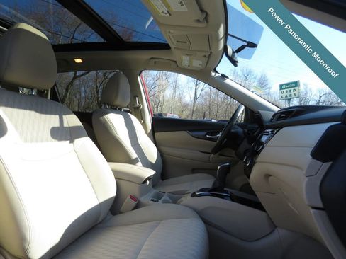 Used 2018 Nissan Rogue SV w/ Sun & Sound Touring Package image 13