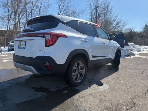 Used 2024 Kia Seltos LX image 3