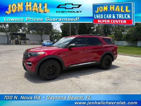 Used 2020 Ford Explorer XLT w/ Equipment Group 202A AWD/4WD image 3