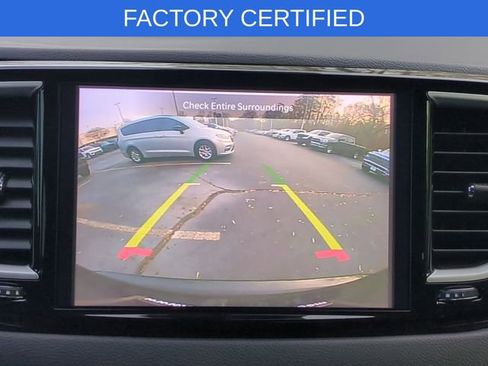 Certified 2024 Chrysler Pacifica Touring-L image 17