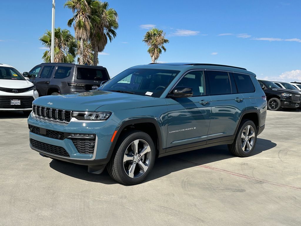 New 2026 Jeep Grand Cherokee L Limited w/ Luxury Tech Group II AWD/4WD image 2