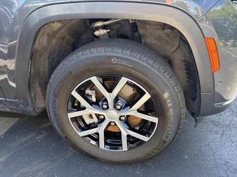 Certified 2024 Jeep Grand Cherokee L Limited w/ Luxury Tech Group II AWD/4WD image 31