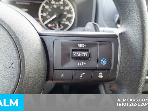 Used 2024 Nissan Rogue SV image 11