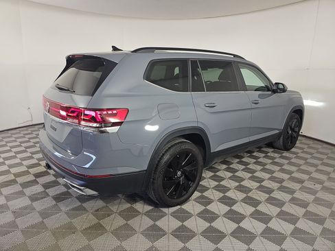 Used 2025 Volkswagen Atlas SE w/ Panoramic Sunroof Package image 4