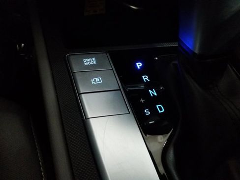 Used 2024 Hyundai Elantra SEL image 9