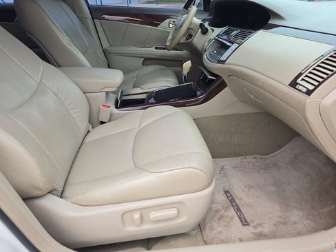 Used 2010 Toyota Avalon Limited FWD image 10