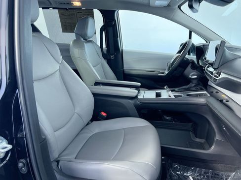 Used 2026 Toyota Sienna XLE FWD image 29