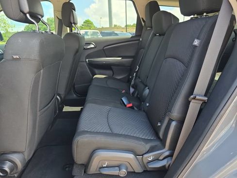Used 2019 Dodge Journey SE w/ Connectivity Group FWD image 11