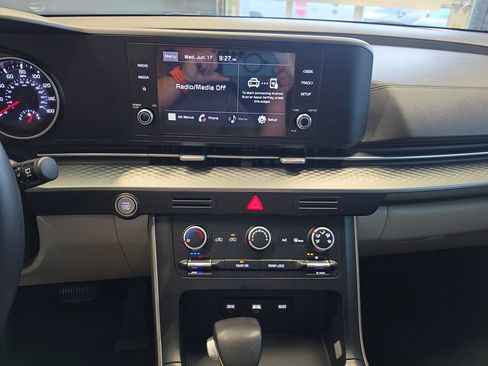 Certified 2022 Kia Carnival LX FWD image 25
