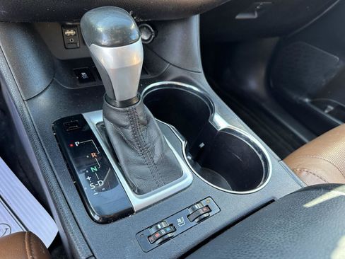 Used 2017 Toyota Highlander Limited image 32