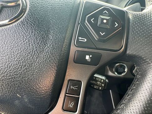 Used 2020 Toyota Tacoma TRD Off-Road w/ Technology Package AWD/4WD image 21