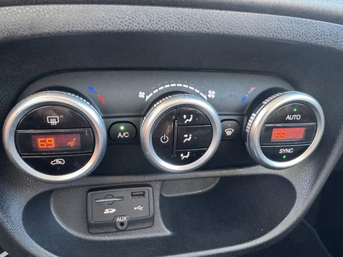 Used 2014 FIAT 500L Trekking w/ Popular Equipment Group FWD image 26