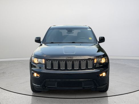 Used 2018 Jeep Grand Cherokee Altitude AWD/4WD image 16