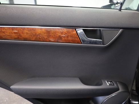 Used 2011 Mercedes-Benz C 300 4MATIC Sedan image 31