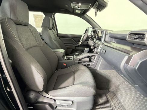Used 2025 Toyota 4Runner SR5 AWD/4WD image 29
