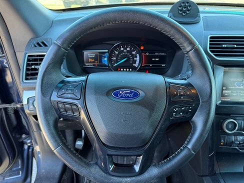 Used 2016 Ford Explorer XLT w/ Equipment Group 201A FWD image 14