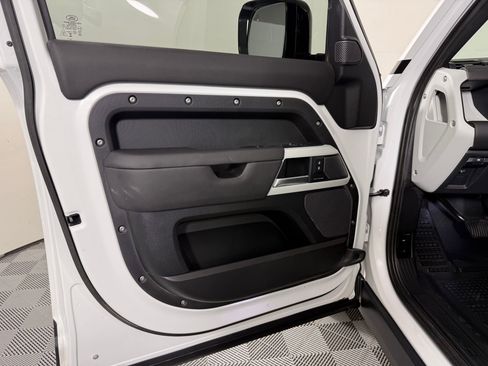 Used 2024 Land Rover Defender 110 S image 21
