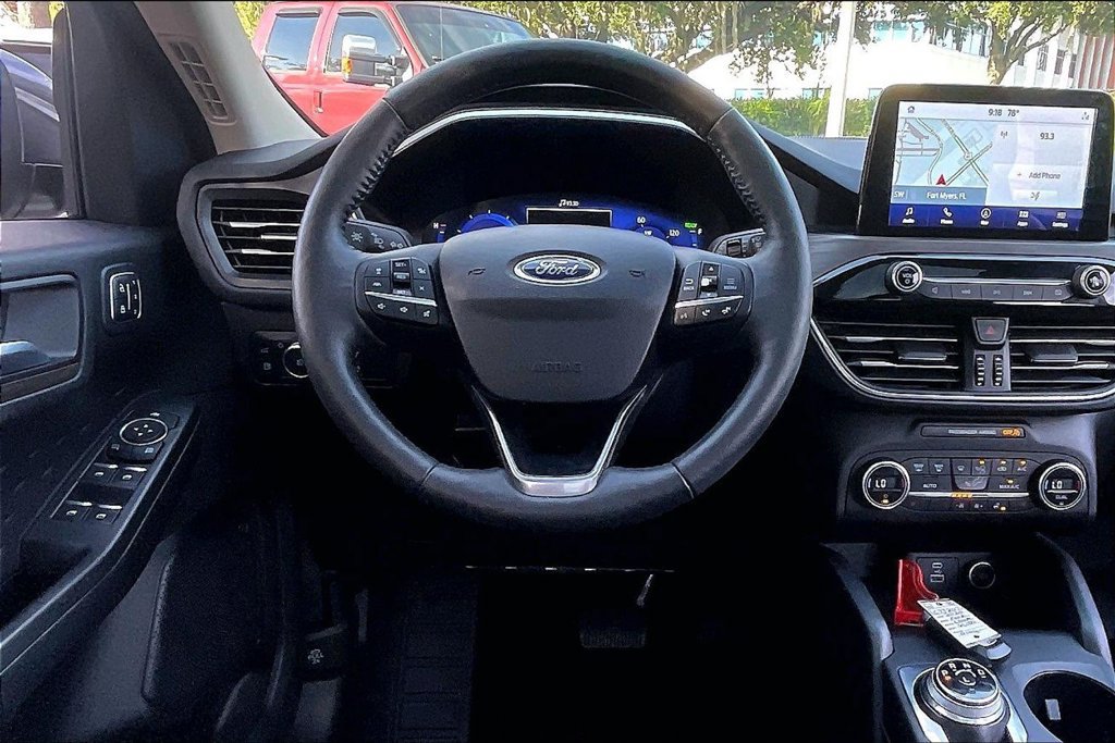 Used 2020 Ford Escape Titanium FWD image 5