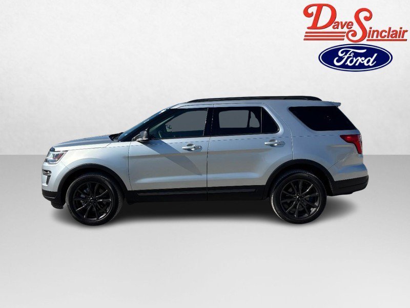 Used 2018 Ford Explorer XLT w/ Equipment Group 202A AWD/4WD image 10