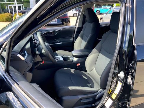 Used 2024 Toyota RAV4 LE image 8