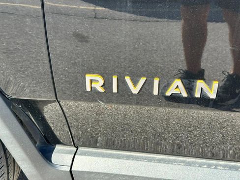 Used 2023 Rivian R1T Adventure image 9