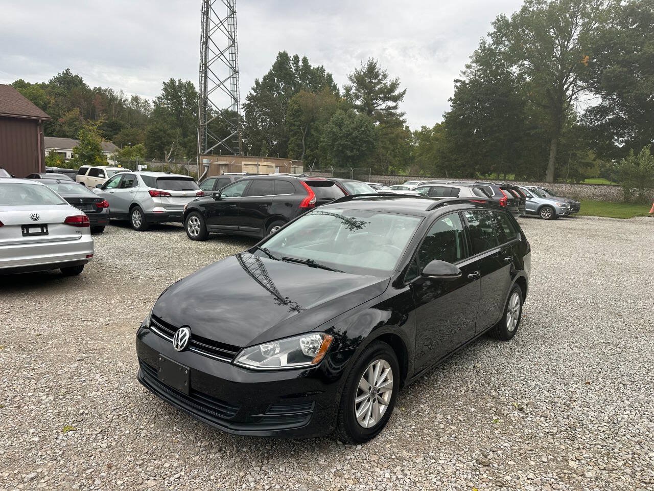 Used 2015 Volkswagen Golf S FWD image 1