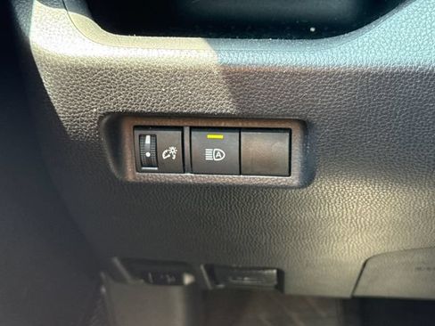 Used 2021 Toyota RAV4 LE AWD/4WD image 29