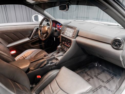 Used 2024 Nissan GT-R Premium w/ Premium Interior Package AWD/4WD image 62