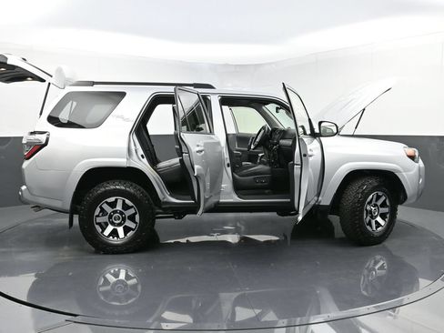 Used 2022 Toyota 4Runner TRD Off-Road Premium AWD/4WD image 33