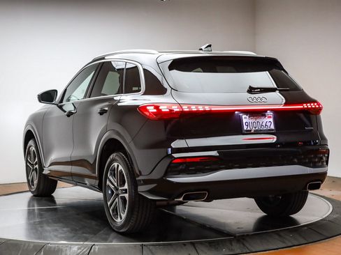 Certified 2025 Audi Q5 Premium w/ Convenience Package image 9