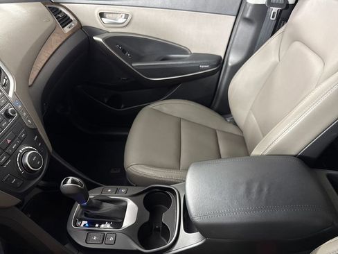 Used 2017 Hyundai Santa Fe Limited AWD/4WD image 20