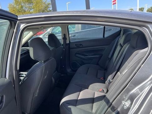 Used 2024 Nissan Altima 2.5 SV FWD image 10