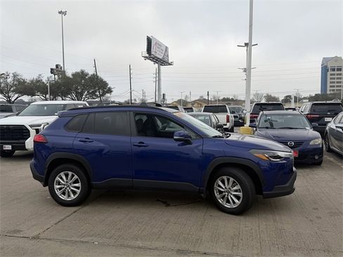 Used 2024 Toyota Corolla Cross LE image 4