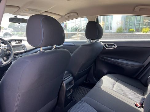 Used 2019 Nissan Sentra SR FWD image 12