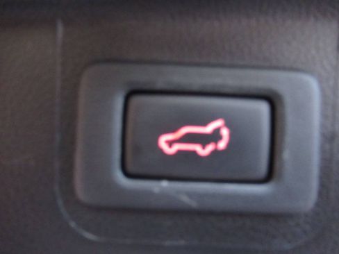 Used 2018 Subaru Outback 2.5i Premium AWD/4WD image 11