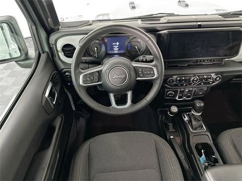 Used 2024 Jeep Wrangler Unlimited Sahara image 10