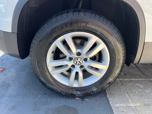 Used 2017 Volkswagen Tiguan S FWD image 10