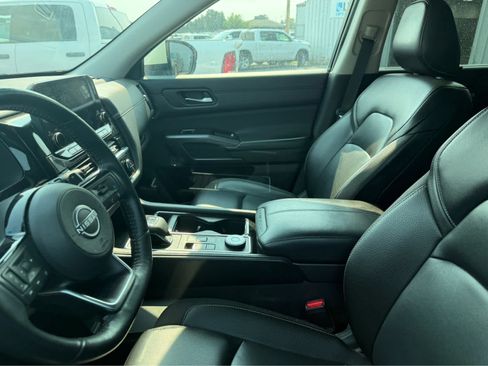 Used 2023 Nissan Pathfinder SL AWD/4WD image 7
