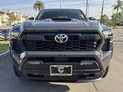 Used 2025 Toyota Tacoma TRD Sport image 12