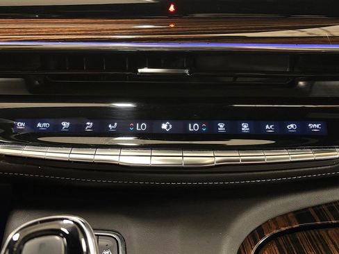 Used 2023 Cadillac Escalade Premium Luxury w/ Performance Package AWD/4WD image 28