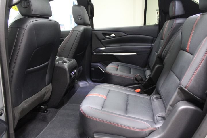 Used 2025 Chevrolet Traverse RS AWD/4WD image 25