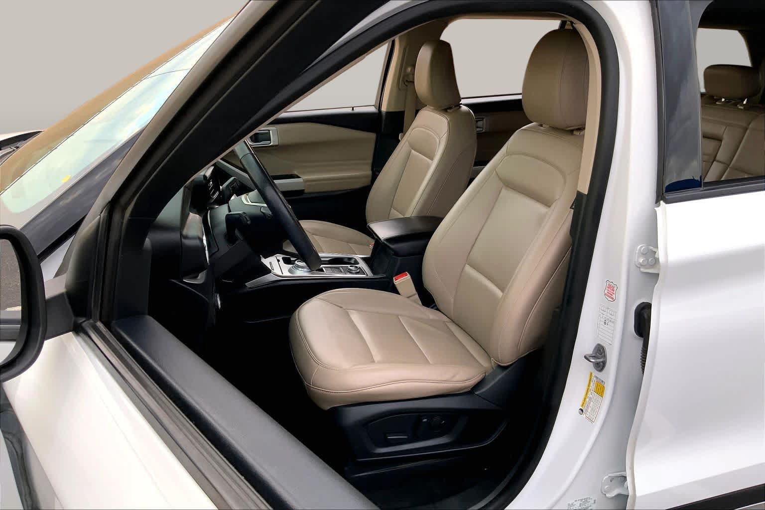 Used 2024 Ford Explorer XLT w/ Equipment Group 202A AWD/4WD image 7