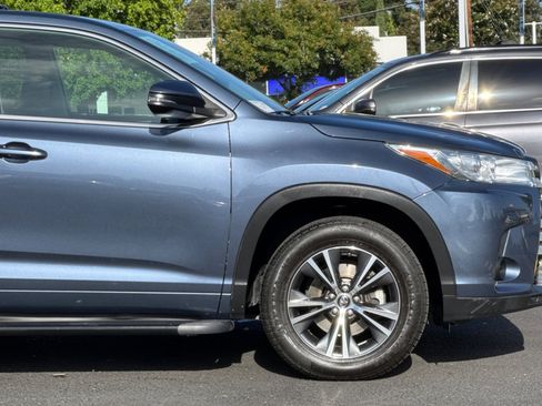 Used 2017 Toyota Highlander LE FWD image 34