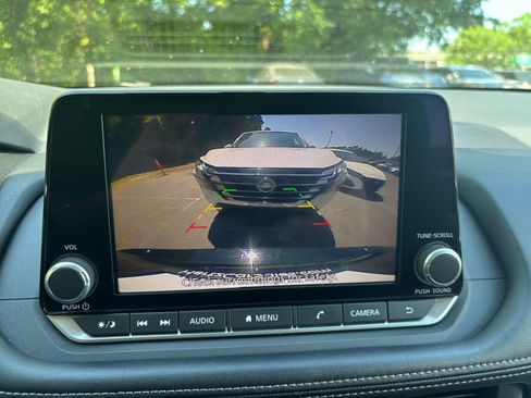 Used 2025 Nissan Rogue SV FWD image 25