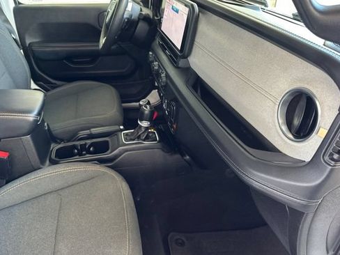 Used 2024 Jeep Wrangler Unlimited Sahara AWD/4WD image 18