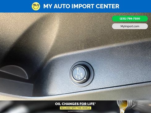 Used 2022 Chevrolet Equinox LT w/ Driver Convenience Package AWD/4WD image 12