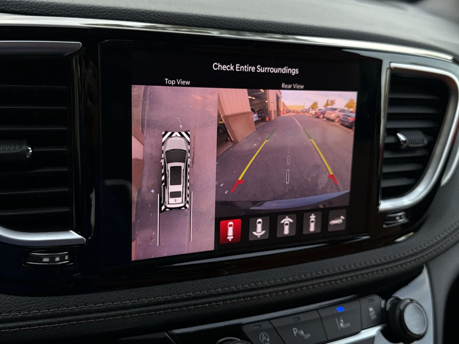 Used 2026 Chrysler Pacifica Pinnacle FWD image 19