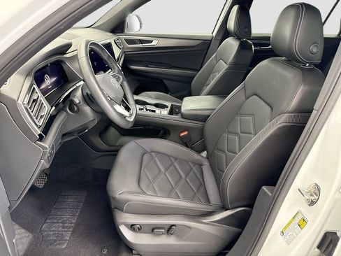 Used 2024 Volkswagen Atlas Cross Sport SE FWD image 17