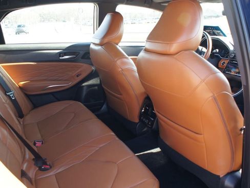 Used 2021 Toyota Avalon Limited image 22